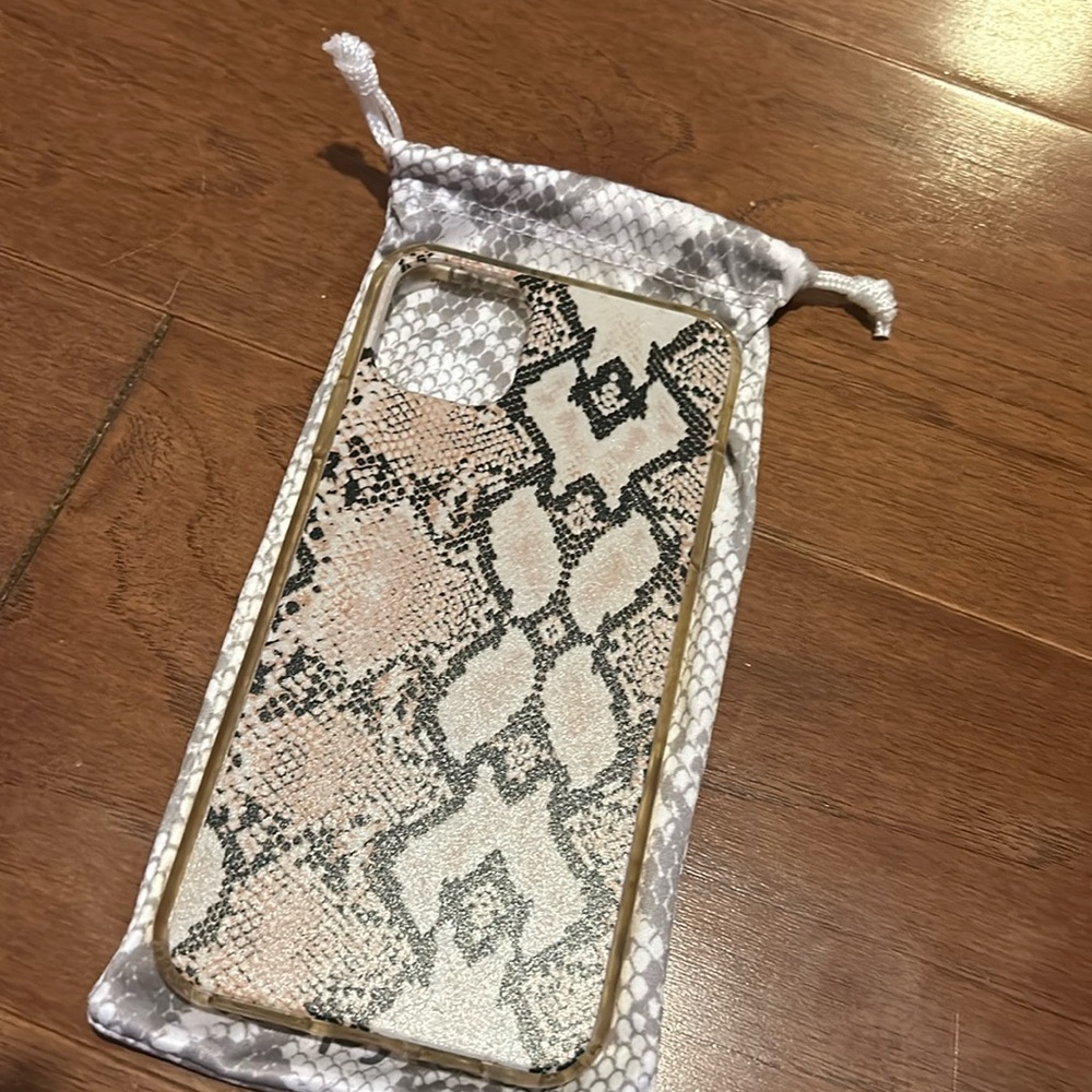 iphone 11 pro max case with dust bag perfect condition